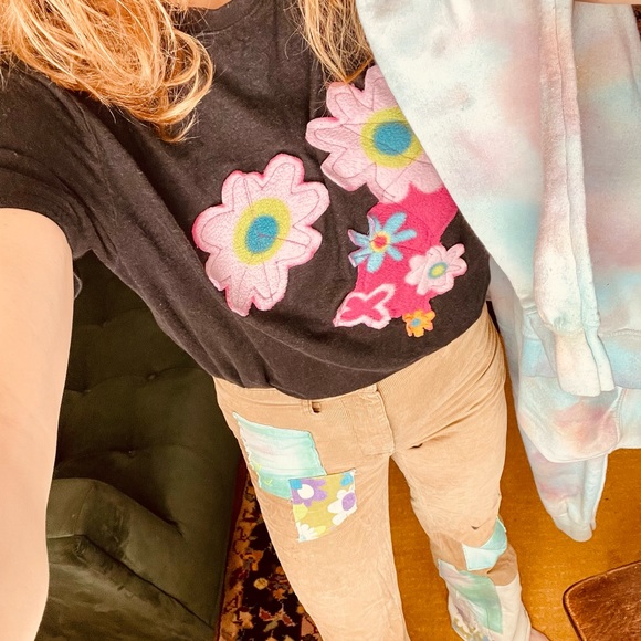 Organic cotton Upcycled fleecy flower power t-shirt - Picture 6 of 9